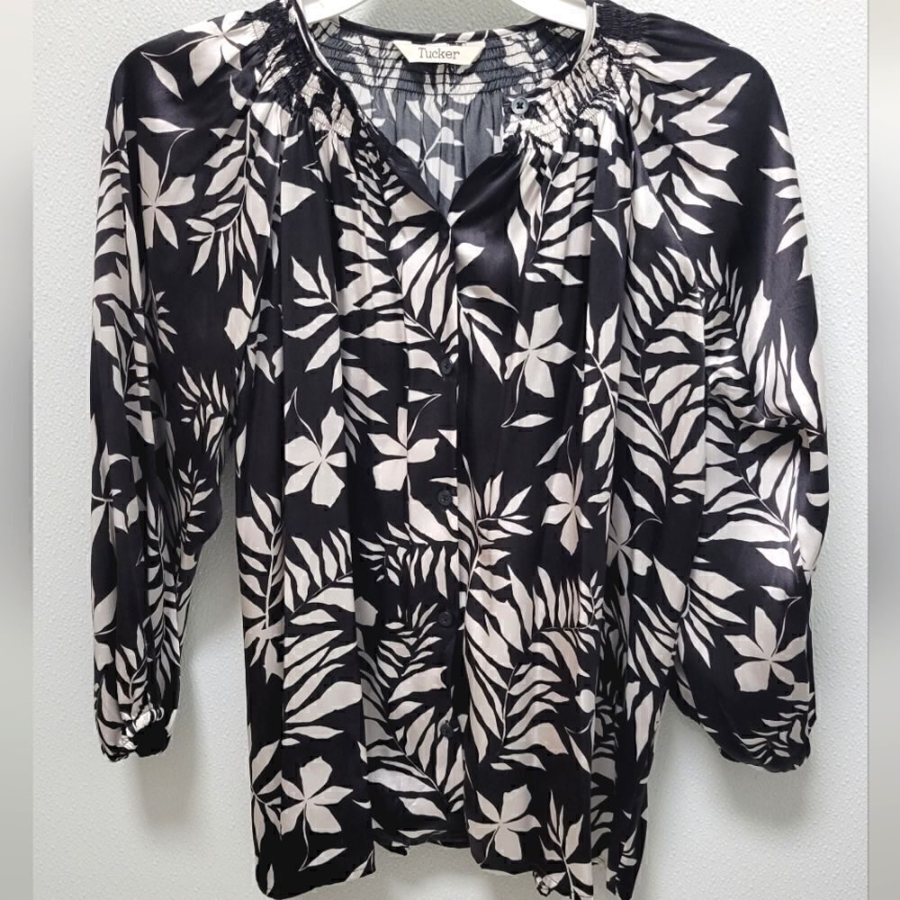 Tucker NYC The Classic Blouse Top Black Palm Floral 100 Silk Small